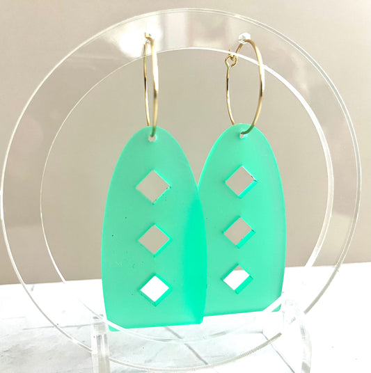 Arch Cutout Earrings: Frosted Mint