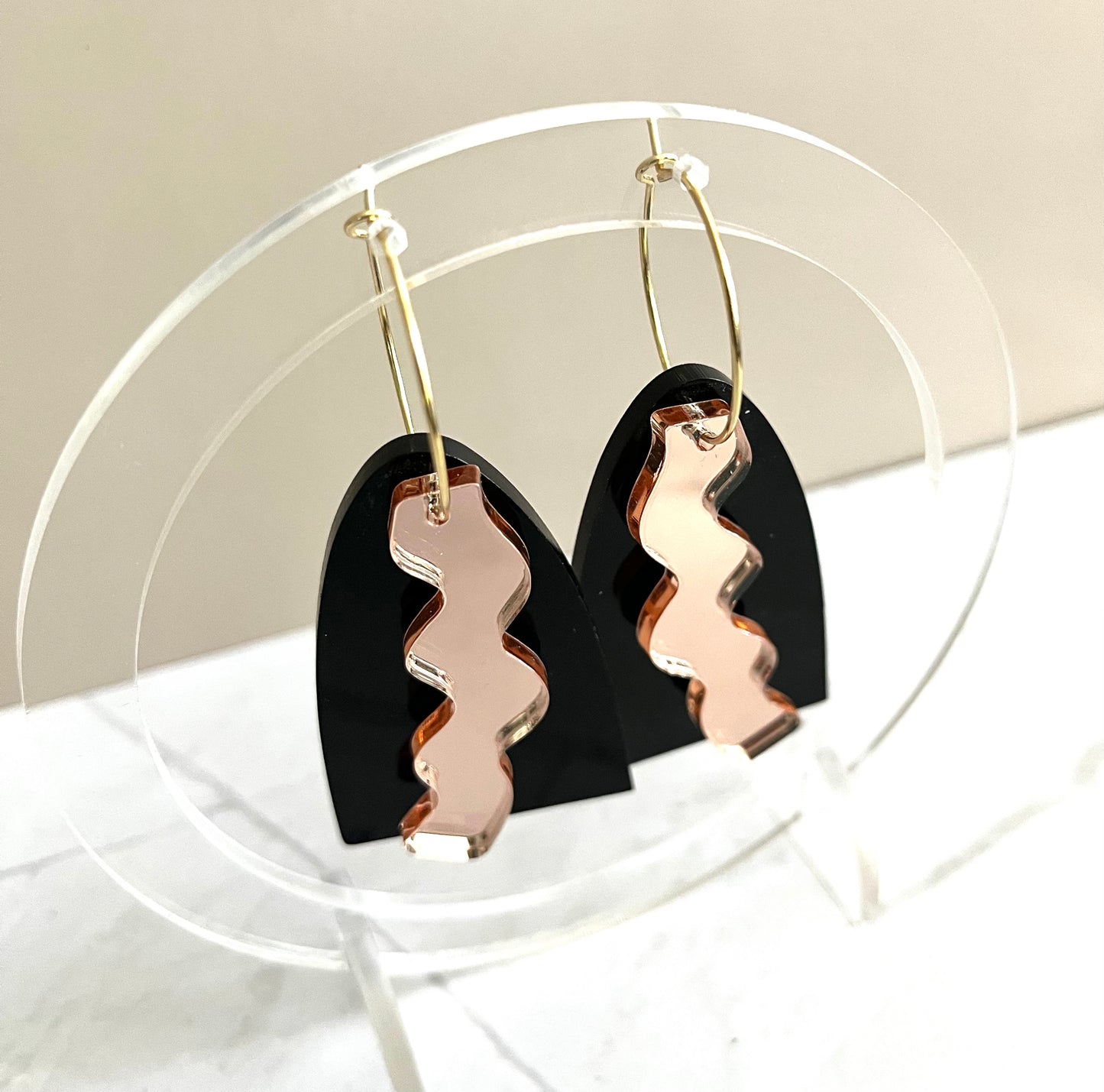 Arched Squiggle Earrings: Black /Rose Gold