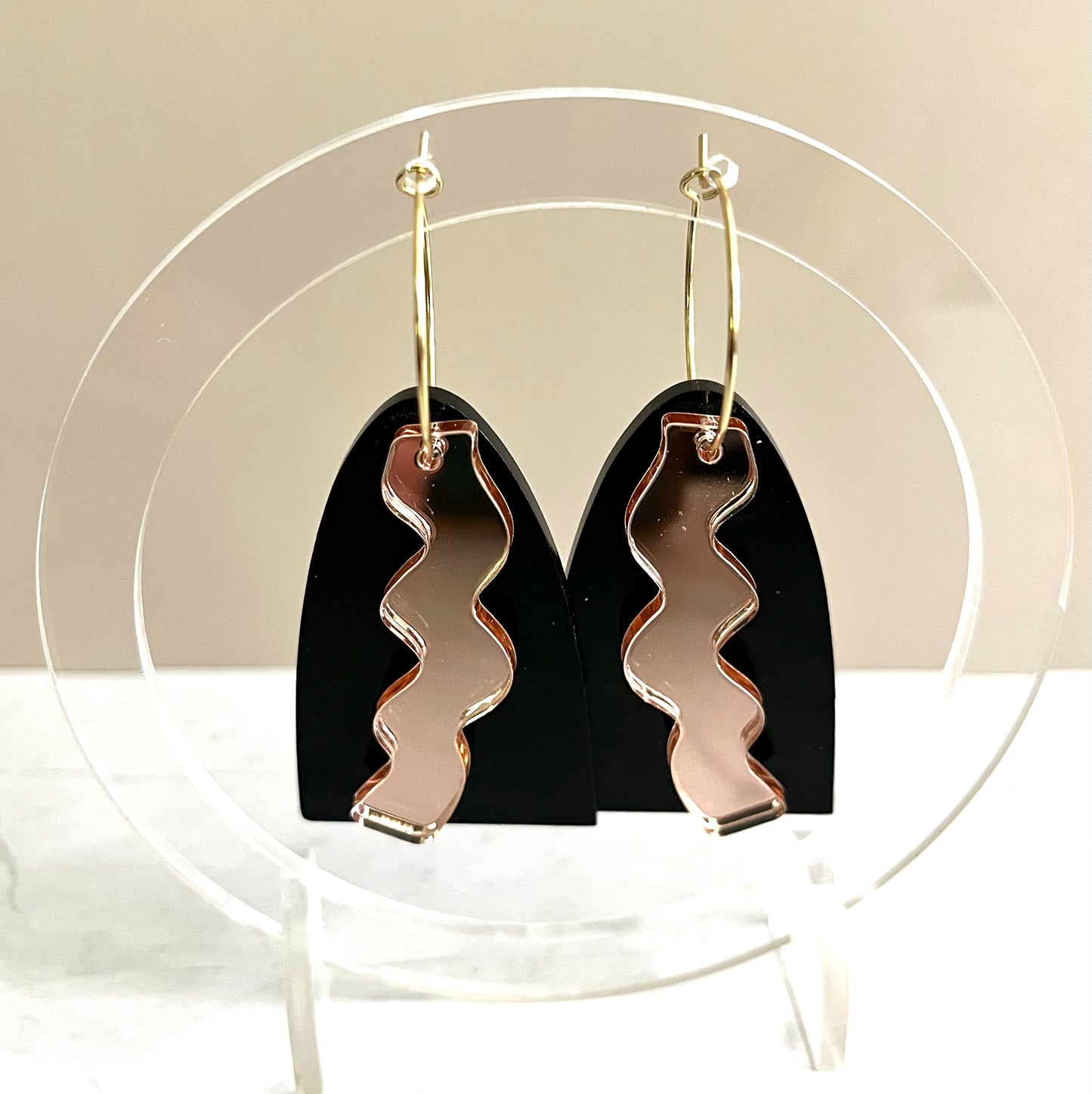 Arched Squiggle Earrings: Black /Rose Gold