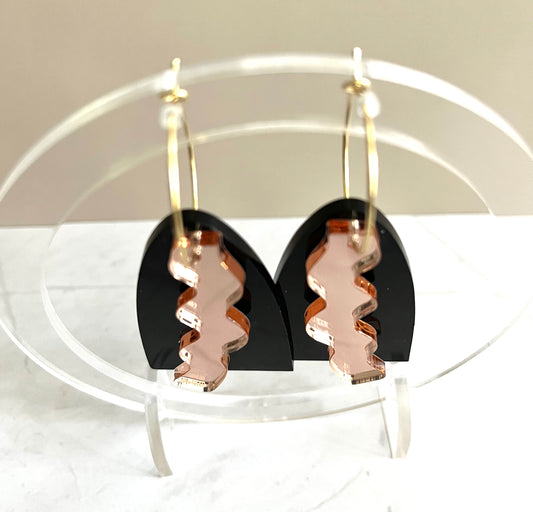 Arched Squiggle Earrings: Black /Rose Gold