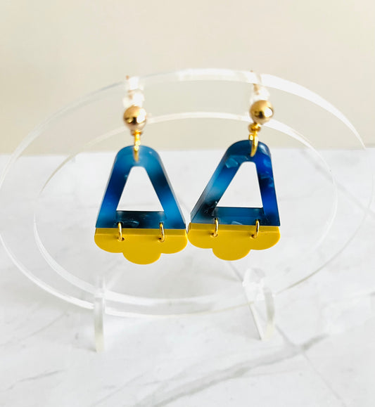Scalloped Edge Earrings: Blue Tortoise & Chartruse