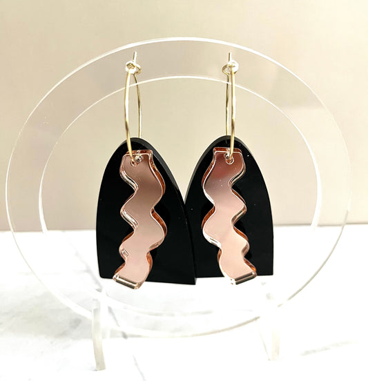 Arched Squiggle Earrings: Black /Rose Gold