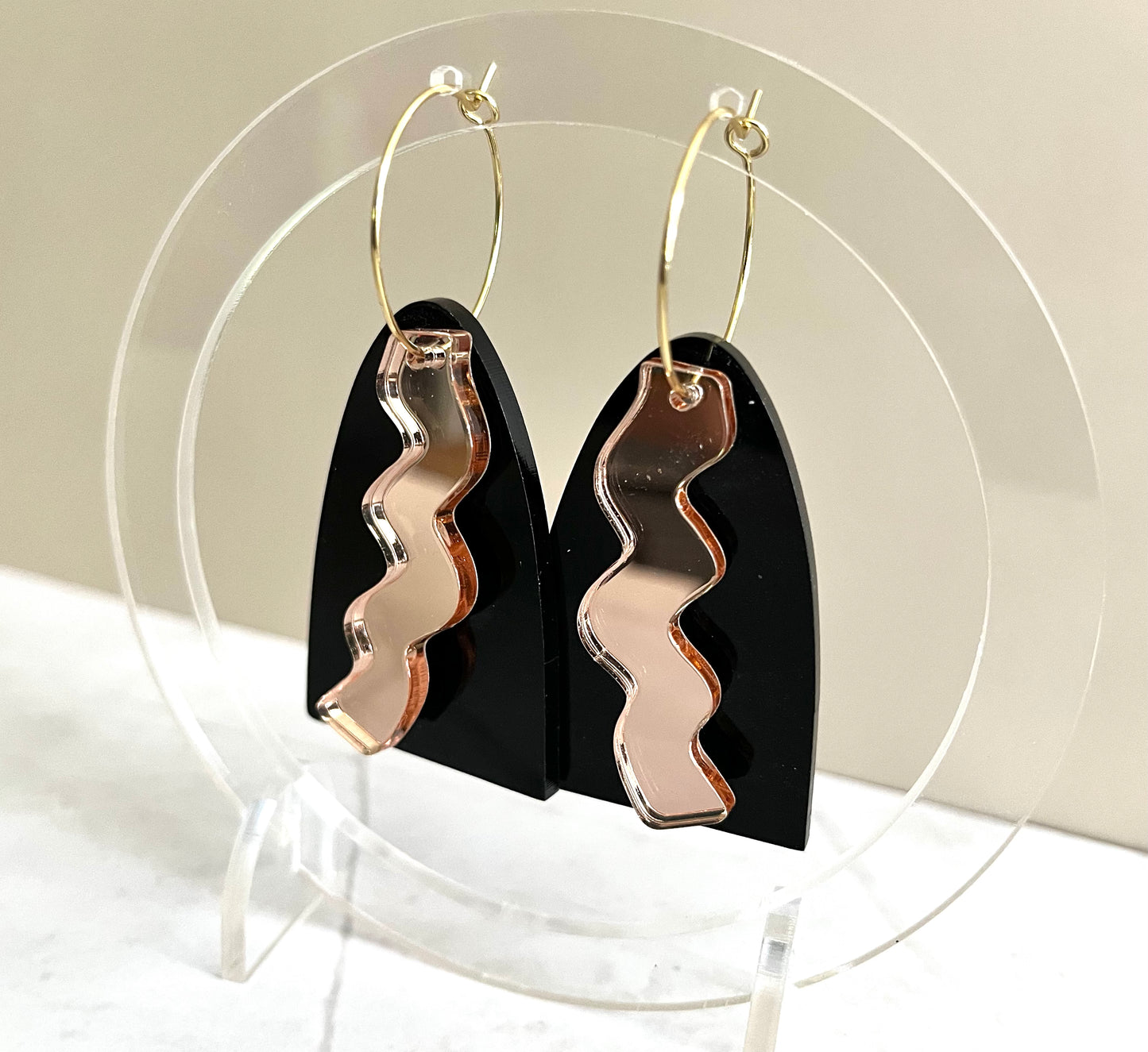 Arched Squiggle Earrings: Black /Rose Gold