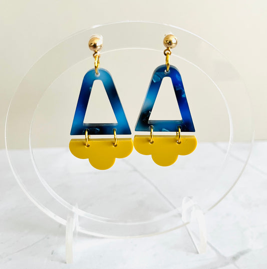Scalloped Edge Earrings: Blue Tortoise & Chartruse